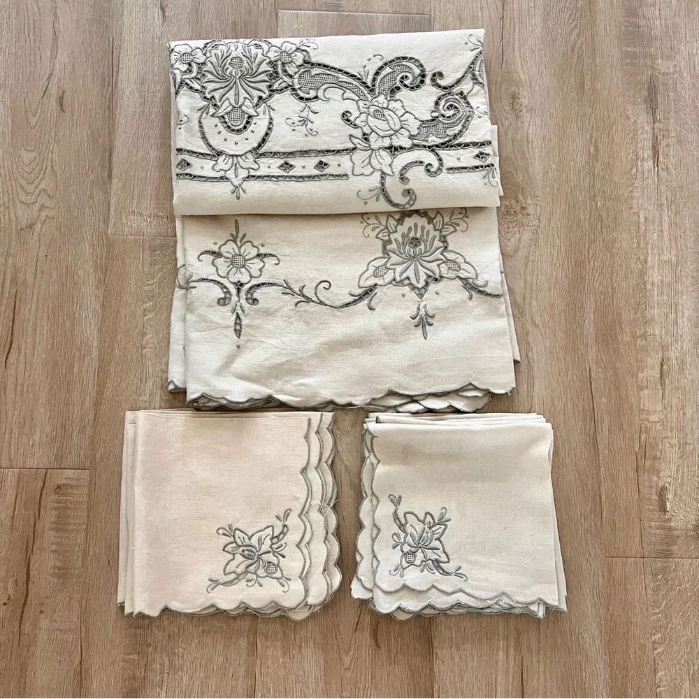 Vtg Madeira Embroidered Cutwork Lace Floral Linen Tablecloth‎ 113”x62” & Napkins